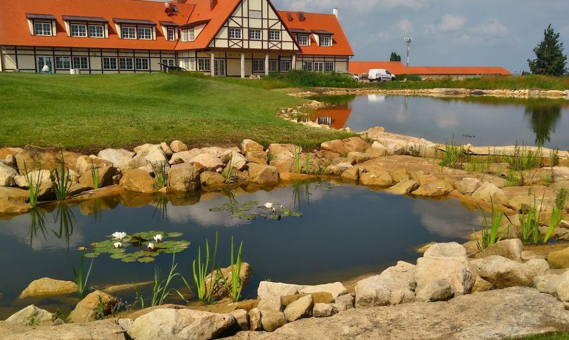 Twin Chapels Golf Resort